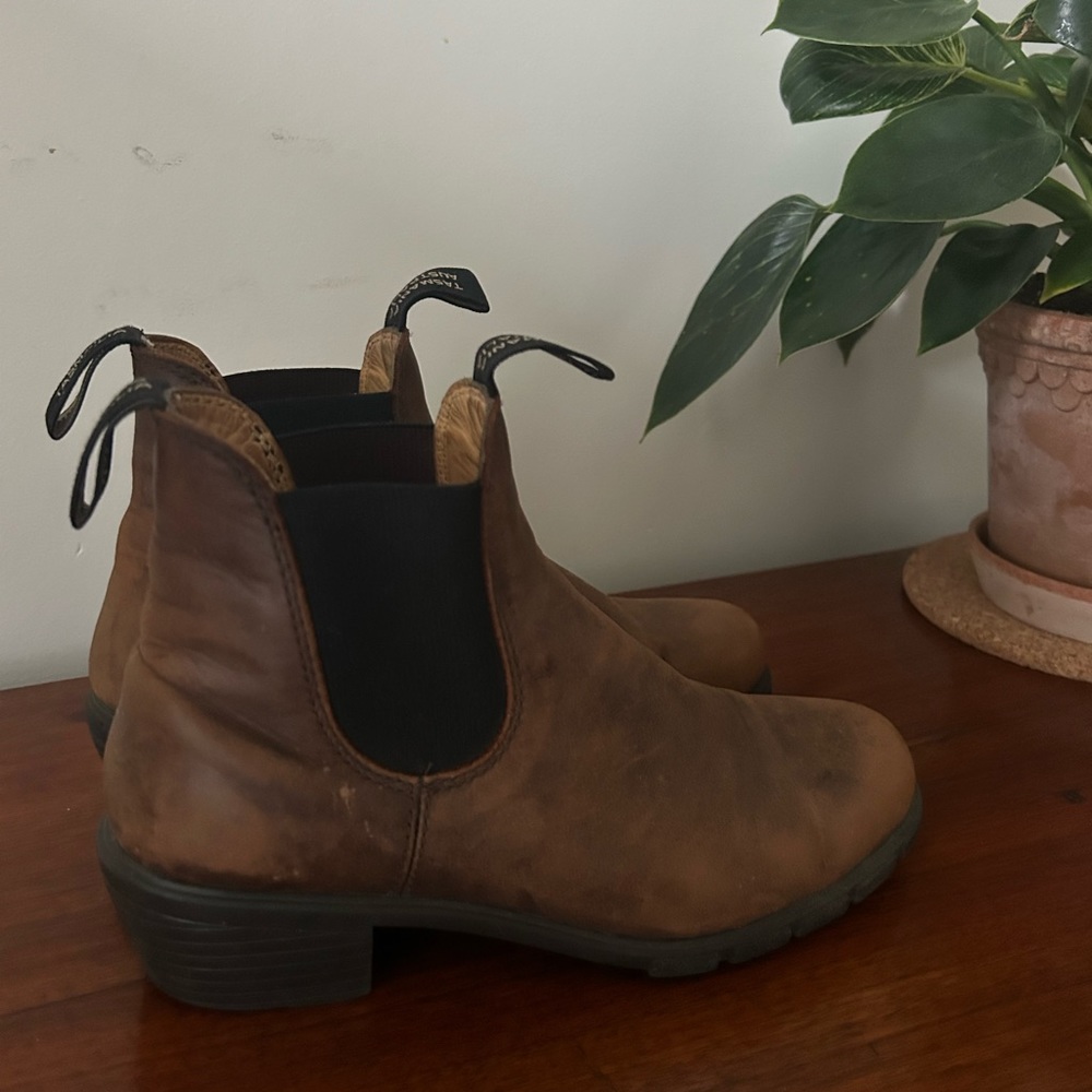 Blundstone Women’s Heeled Chelsea Boots (Size 8.5)
